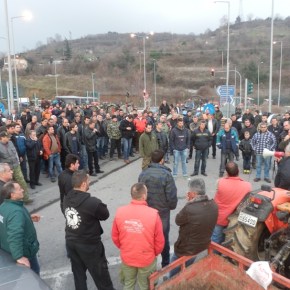 ΕΡΓΑΤΙΚΑ ΣΩΜΑΤΕΙΑ της ΘΕΣΣΑΛΟΝΙΚΗΣ στα ΑΓΡΟΤΙΚΑ ΜΠΛΟΚΑ της&nbsp;ΠΕΛΛΑΣ